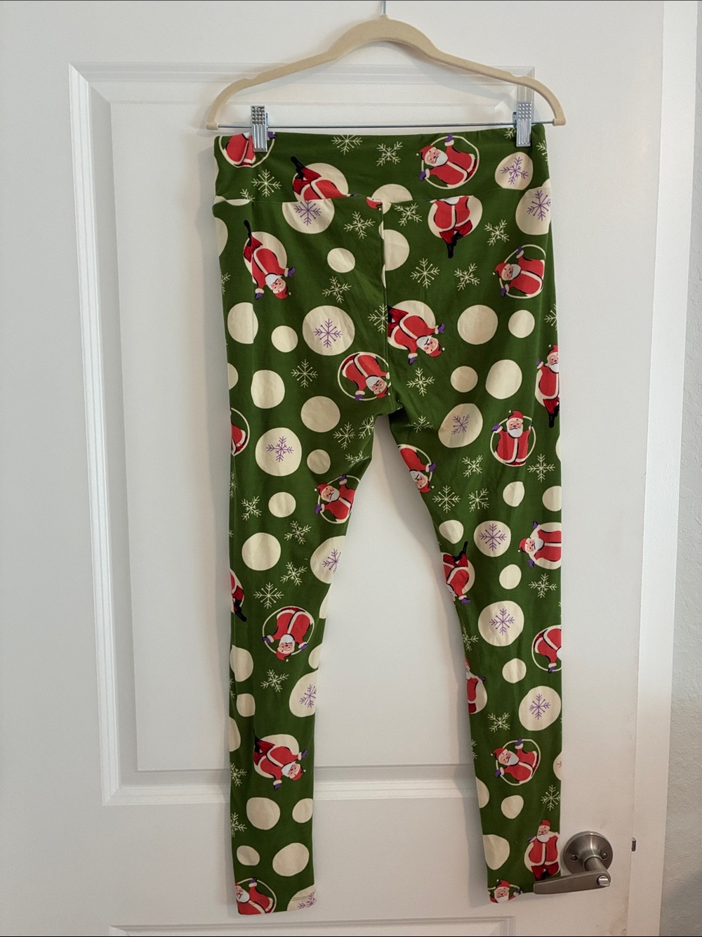 LuLaRoe Green Santa Print Leggings